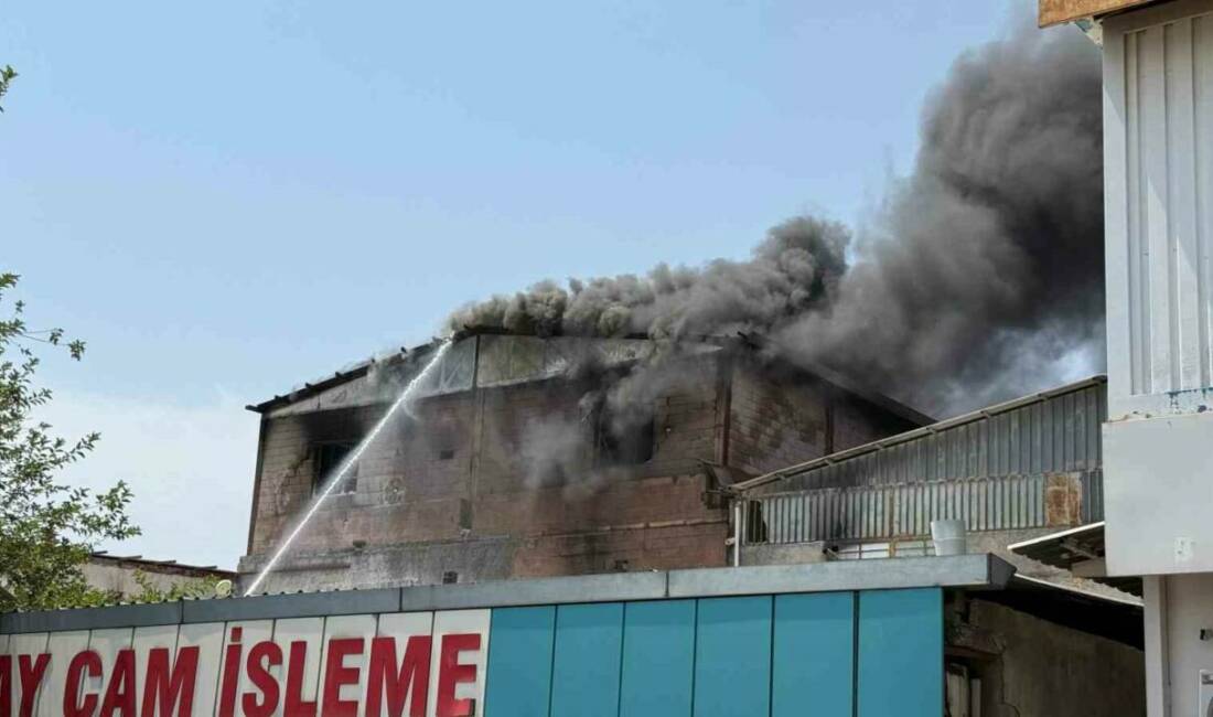 Diyarbakır'daki bir sanayi sitesinde bulunan kereste deposunda yangın çıktı. İtfaiye