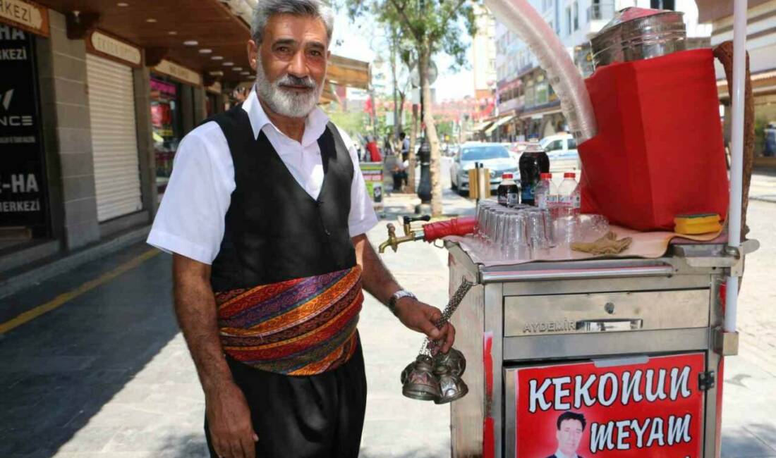 Diyarbakırlılar, yaz aylarında sıcak havalardan kaçmak için meyan kökü şerbetini