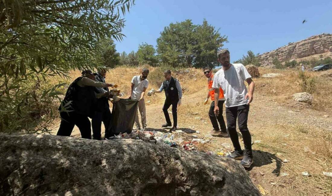 Diyarbakır Eğil Belediye Başkanı Fırat Seydaoğlu ve beraberindeki personel, Selman