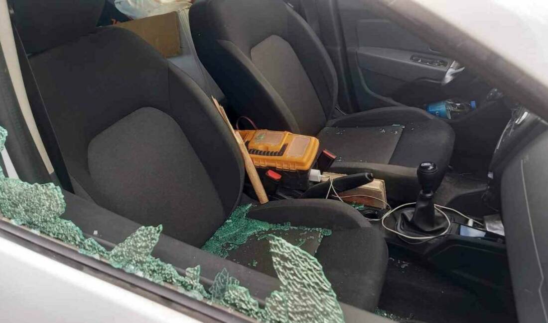 Mardin’in Derik ilçesinde kaçak elektrik denetimi yapan Dicle Elektrik ekipleri,