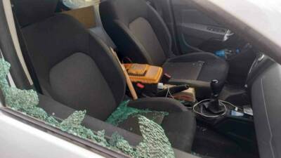 Mardin’in Derik ilçesinde kaçak elektrik denetimi yapan Dicle Elektrik ekipleri,