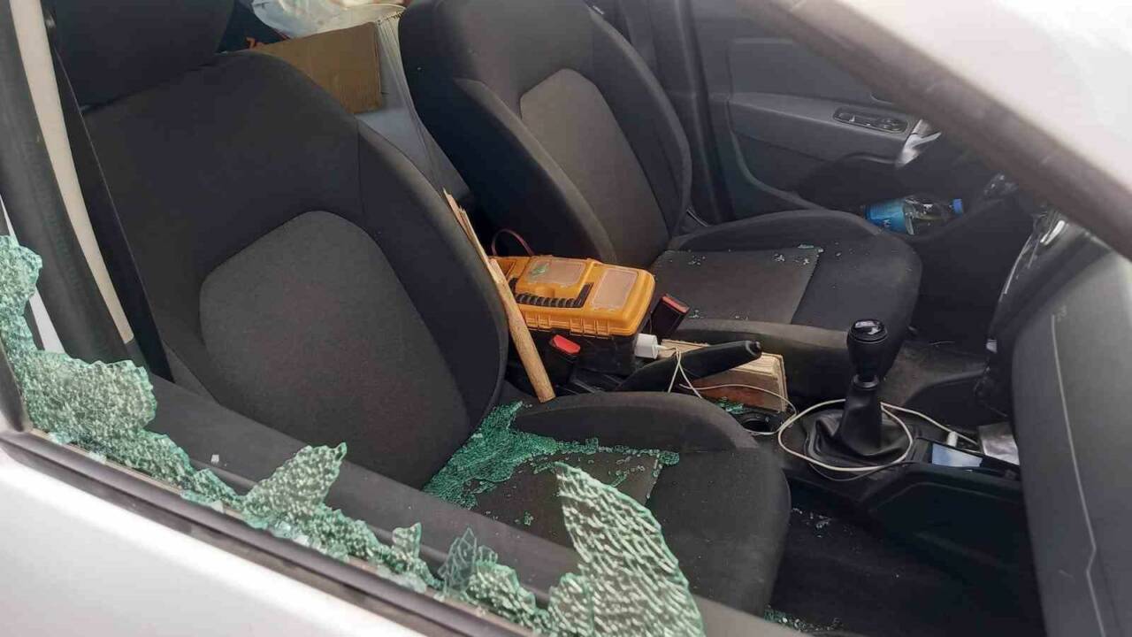 Mardin’in Derik ilçesinde kaçak elektrik denetimi yapan Dicle Elektrik ekipleri,