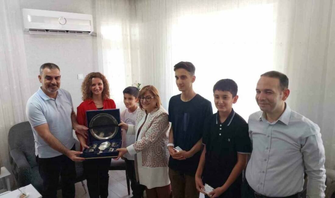 Gaziantep Büyükşehir Belediye Başkanı Fatma Şahin, YKS ve LGS'de Türkiye