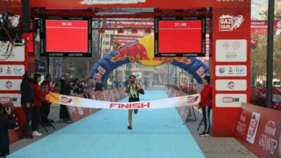 Gaziantep'te düzenlenen Gazi Yarı Maratonu, Gaziantep Valiliği koordinasyonunda 30 Kasım