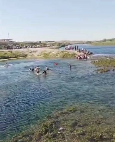 Gaziantep'in Karkamış ilçesinde Fırat Nehri'nde akıntıya kapılarak boğulma tehlikesi geçiren