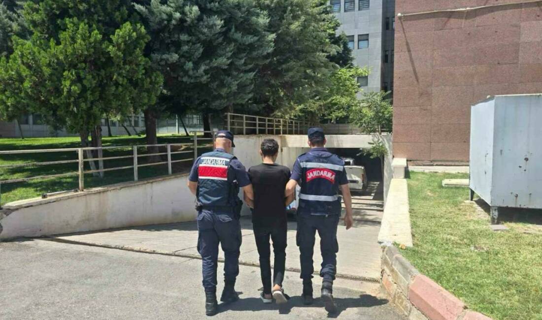 Gaziantep’te 7 ayrı suç kaydı bulunan şahsı jandarma yakaladı Gaziantep’te 7 ayrı suç kaydı bulunan ve 10 yıl 7
