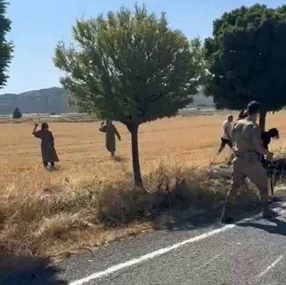 Gaziantep'in Nurdağı ilçesinde meydana gelen trafik kazasında aracı devrilen yabancı