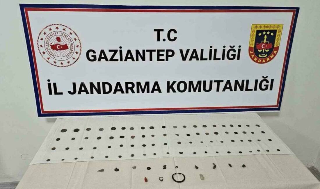 Gaziantep'te jandarma ekipleri, tarihi eser kaçakçılığı operasyonu düzenleyerek bir şahsın