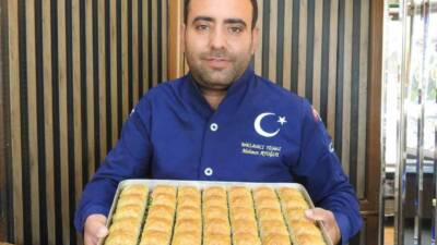 Kilis’te tatlıcılık yapan Mehmet Ayoğlu, glikoz ve katkı maddesi kullanmadan