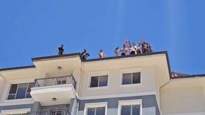 Adıyaman’ın Gölbaşı ilçesinde paralarını alamadıklarını iddia edilen inşaat işçileri binanın