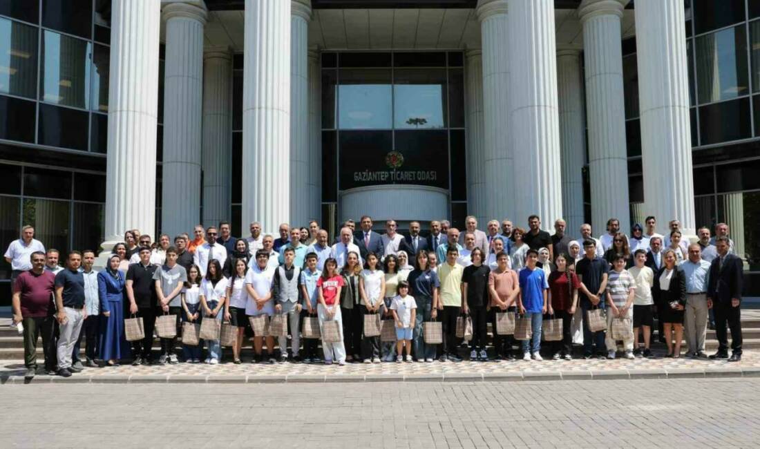 Gaziantep Ticaret Odası, LGS'de Türkiye birincisi olan öğrencileri ödüllendirdi. GTO