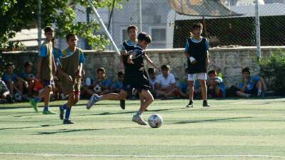 Haliliye Belediyesi tarafından düzenlenen futbol kursu, 7-14 yaş aralığındaki çocukların