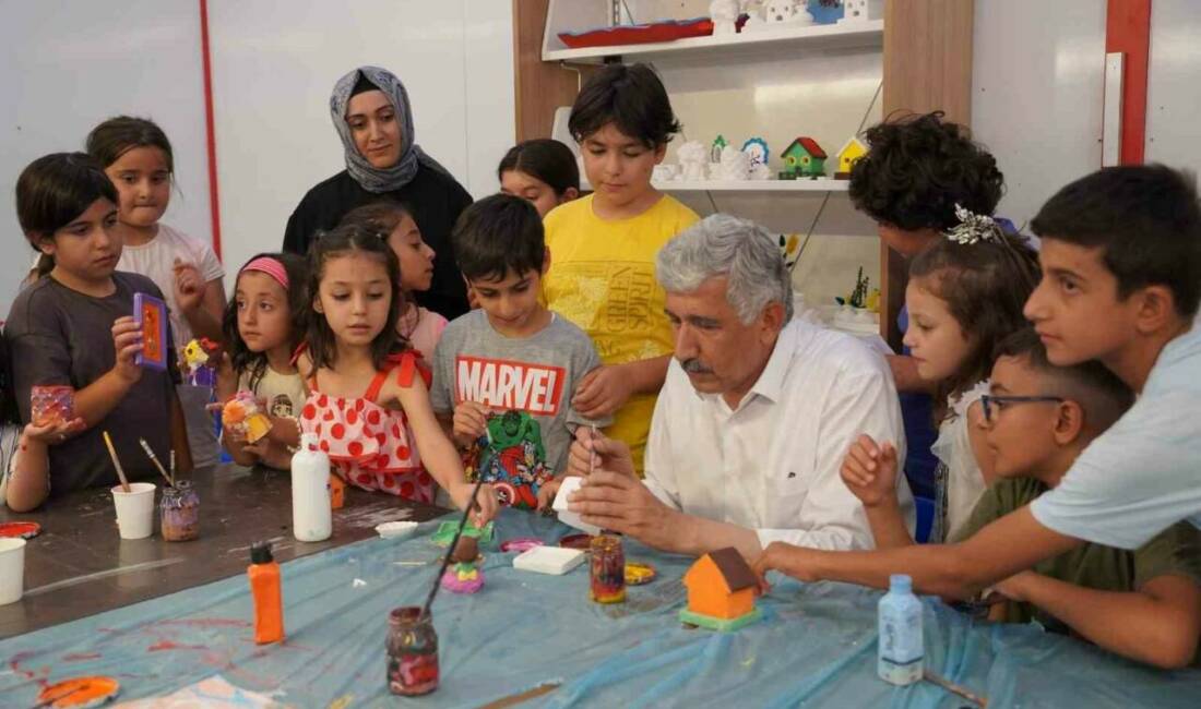 Kahta ilçe Belediyesi tarafından gerçekleştirilen Yaz Sanat Kursları, gençlere sanat