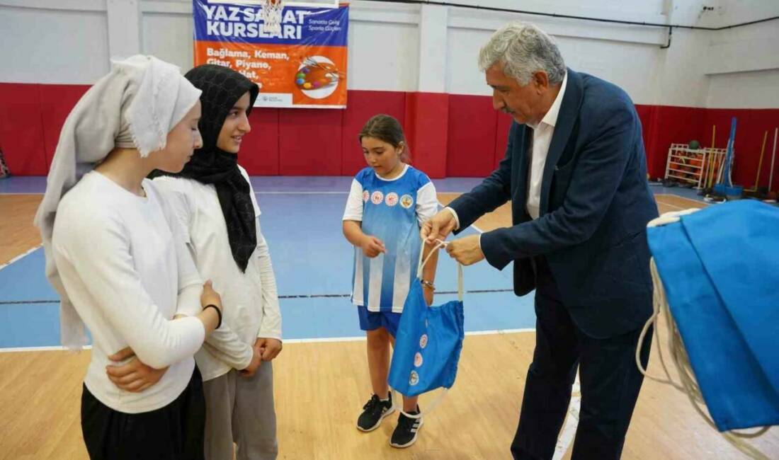 Adıyaman Kahta Belediyesi tarafından düzenlenen Yaz Spor Okulları, çocuklara eğitici