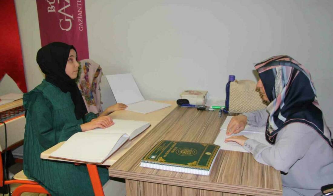 Gaziantep’te görme engelli öğrencilere Braille alfabesiyle Kur’an-ı Kerim eğitimi verilen