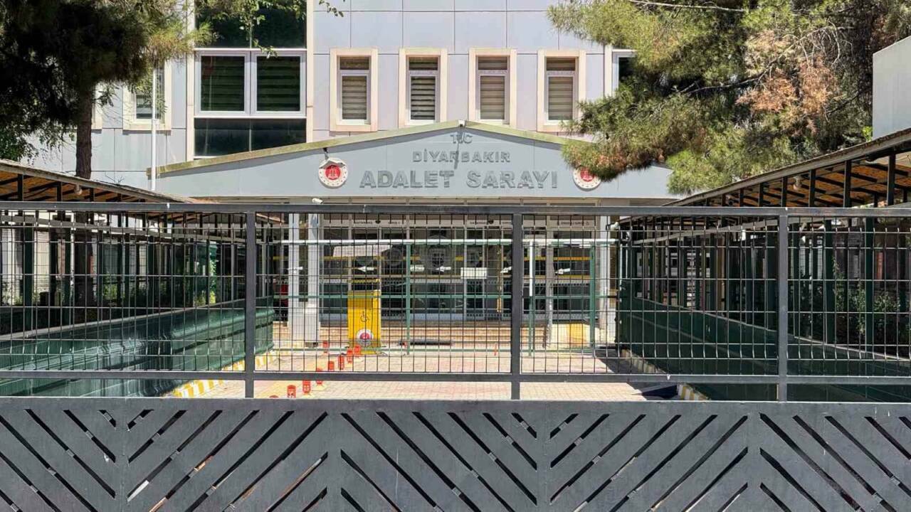 Diyarbakır'da, 4 çocuğa hayvan dışkısı yedirildiği iddiasıyla gözaltına alınan ağabey