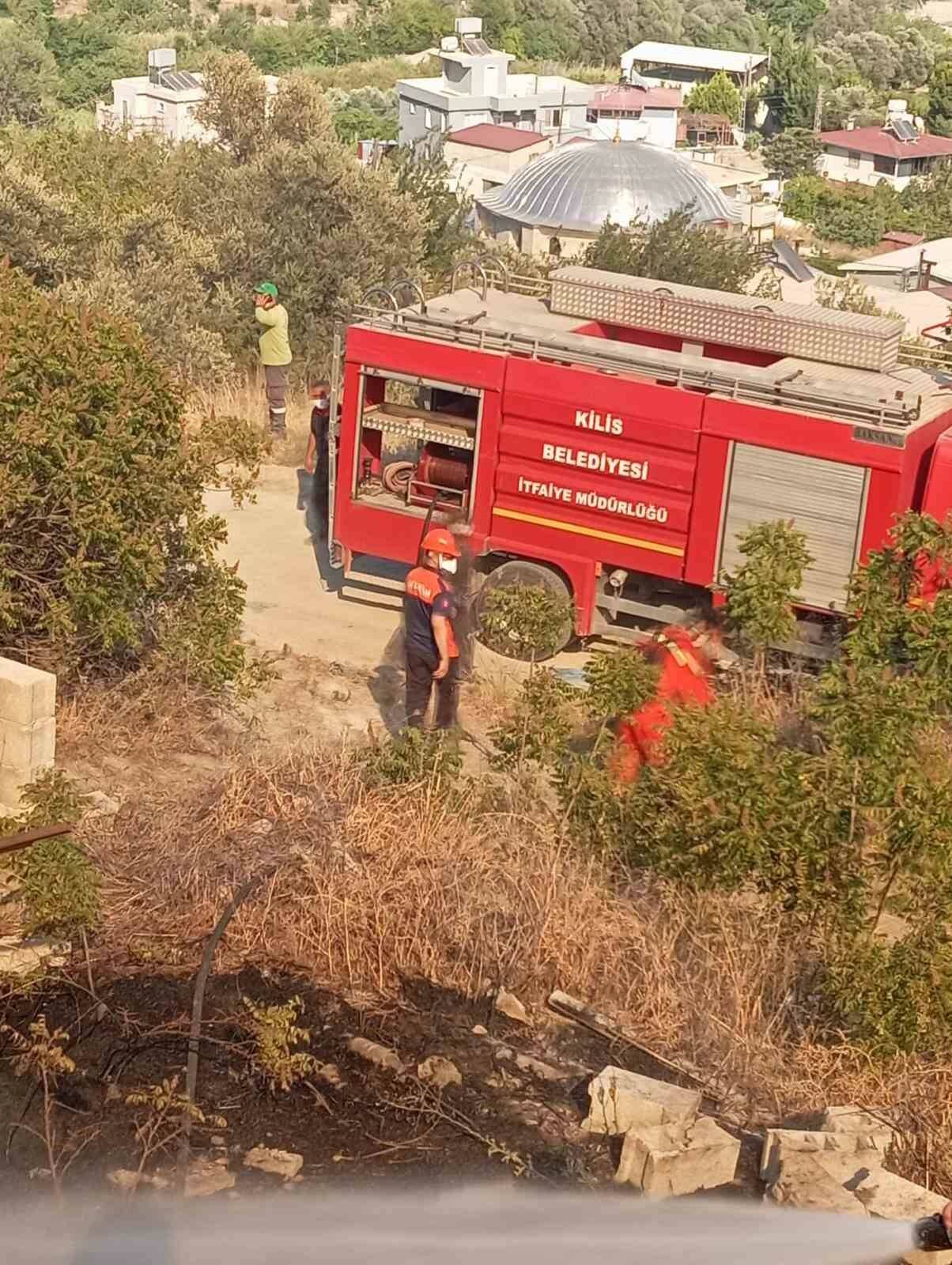 Hatay'da çıkan orman yangınına Kilis Belediyesi de destek verdi. Belediye