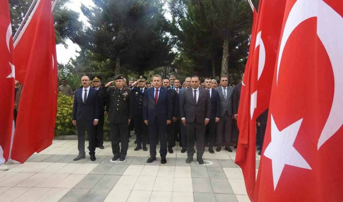 Kilis’te 15 Temmuz Demokrasi ve Milli Birlik Günü dolayısıyla şehitlikte