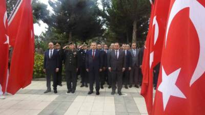 Kilis’te 15 Temmuz Demokrasi ve Milli Birlik Günü dolayısıyla şehitlikte