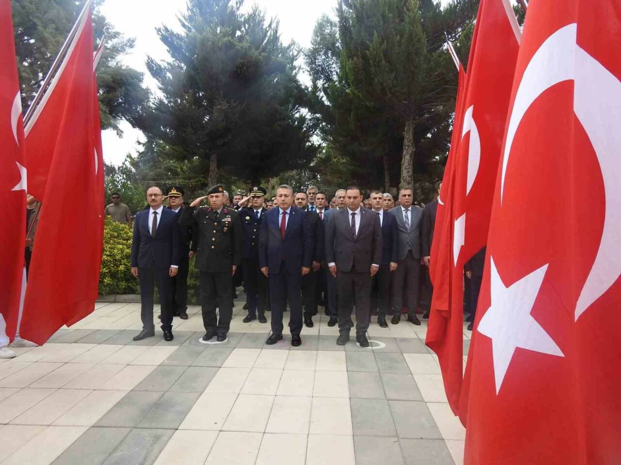 Kilis’te 15 Temmuz Demokrasi ve Milli Birlik Günü dolayısıyla şehitlikte