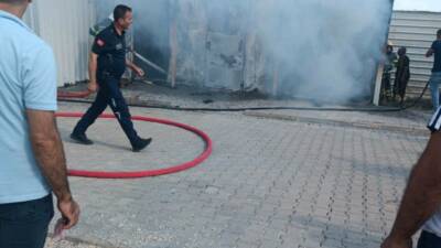Adıyaman'da bir konteynerde çıkan yangın kısa süreli paniğe yol açtı.