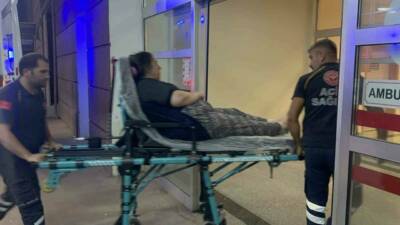 Adıyaman’da sürücünün direksiyon hakimiyetini kaybettiği otomobilin bariyerlere çarpması sonucu 1