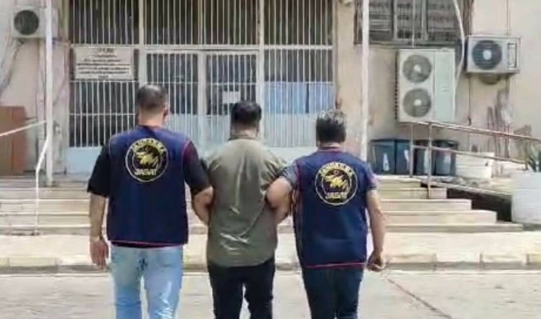 Mardin’de farklı suçlardan aranan 3 zanlı JASAT tarafından yakalandı Mardin'de farklı suçlardan aranan 3 firari zanlı, JASAT ekipleri tarafından