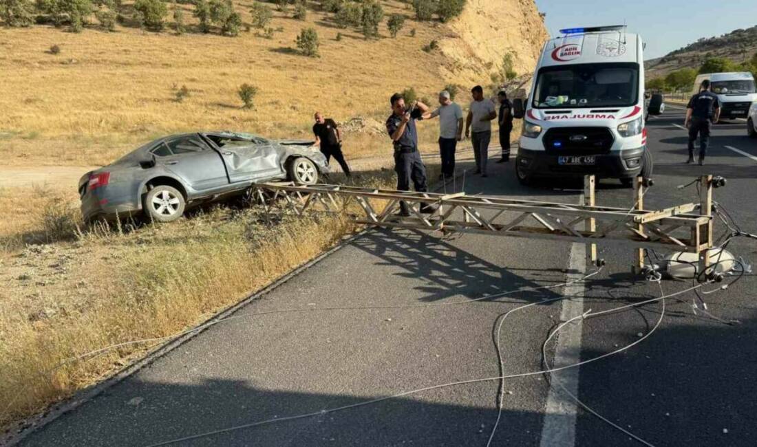 Mardin'in Artuklu ilçesinde meydana gelen trafik kazasında, sürücüsünün direksiyon hakimiyetini