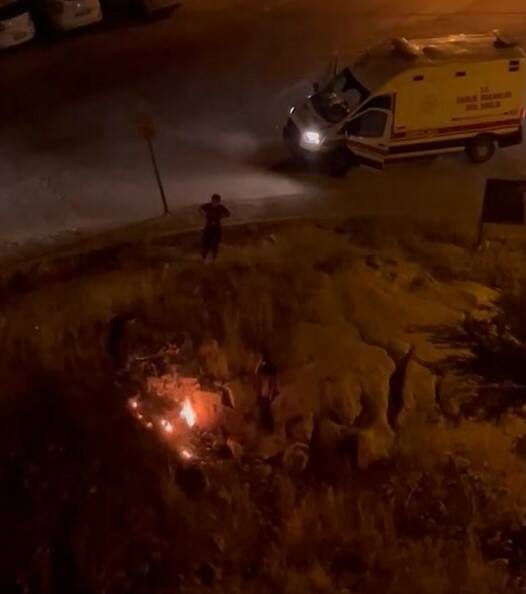 Mardin’de sağlık ekiplerinden takdir toplayan müdahale Mardin'in Artuklu ilçesinde seyir halindeki 112 acil servis ambulansı, yol