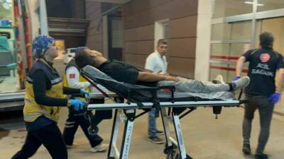 Adıyaman'da motosikletin park halindeki otomobile çarpması sonucu 1 kişi yaralandı.