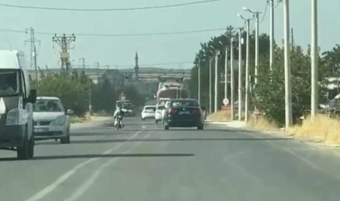 Suruç ilçesinde bir sürücünün motosiklet üzerinde tehlikeli bir şekilde sürüş