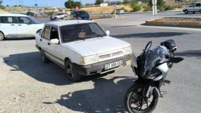 Adıyaman'da motosiklet ile otomobilin çarpışması sonucu 2 kişi yaralandı. Kazada