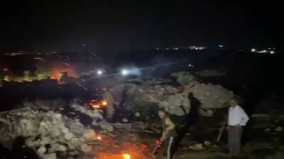 Adıyaman’da, otluk alanda çıkan yangın saman balyalarına sıçradı.