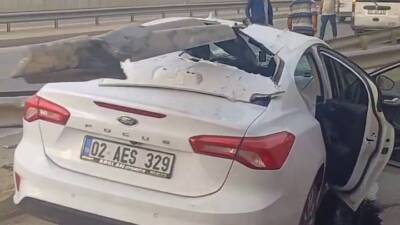 Adıyaman'da bir otomobilin bariyerlere çarpması sonucu meydana gelen kazada sürücü