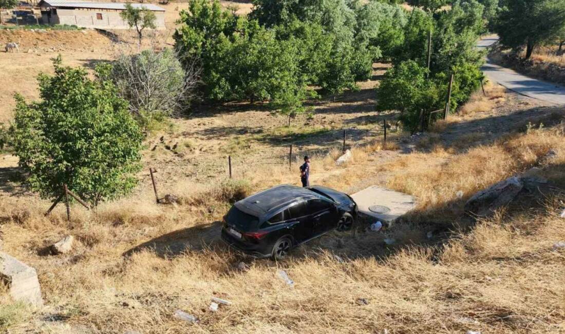 Adıyaman’ın Gölbaşı ilçesinde otomobilin şarampole yuvarlanması sonucu 3 kişi yaralandı.