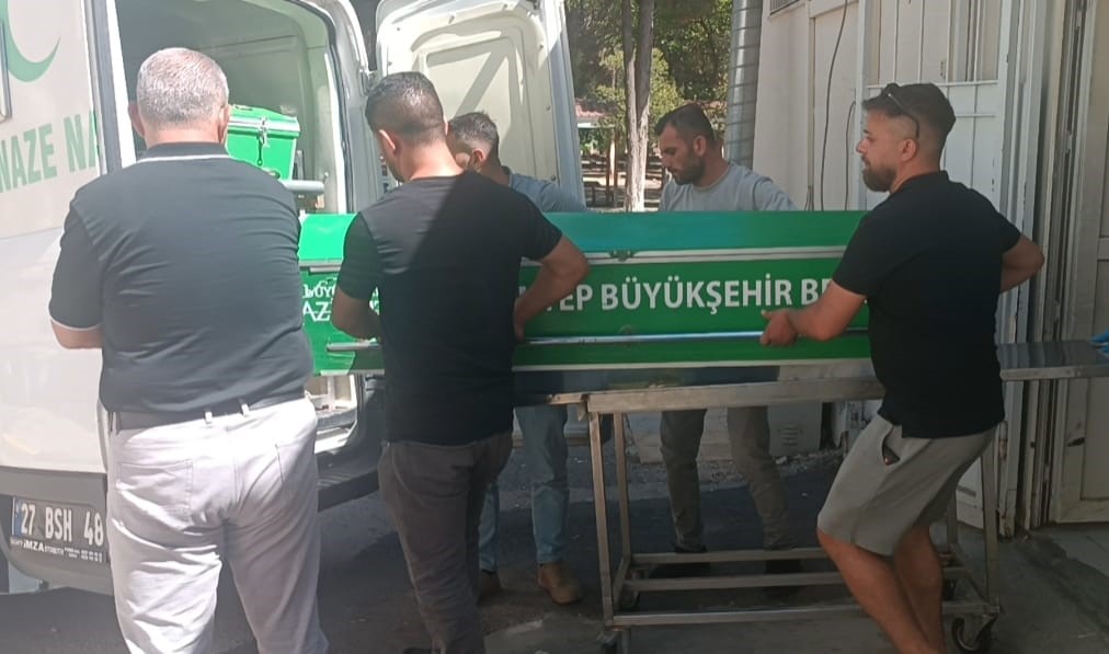 Gaziantep'te 6 yaşındaki Özlem Yuvarlak, ranzada oyun oynarken boynuna dolanan