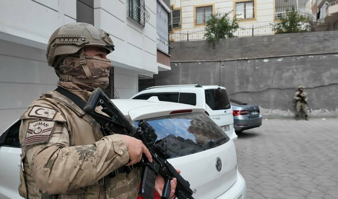 Şanlıurfa ve Batman'da jandarma ekipleri tarafından gerçekleştirilen operasyonda terör örgütü