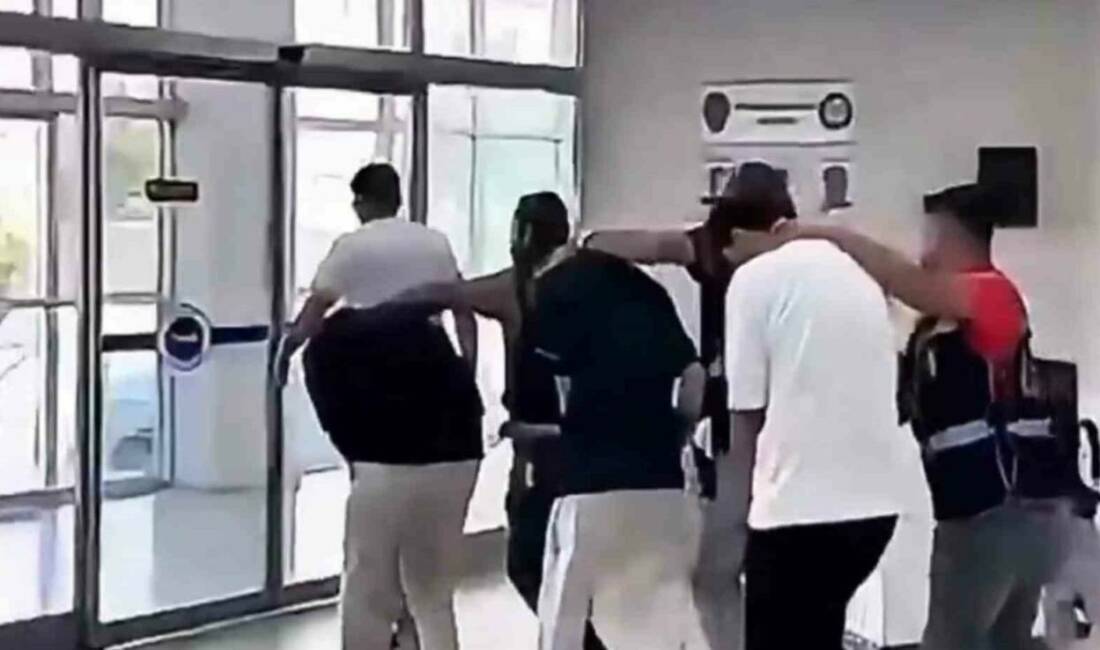 Şanlıurfa’da 3 trafik magandası tutuklandı Şanlıurfa'da trafikte yol verme meselesi yüzünden çıkan tartışmada hamile bir