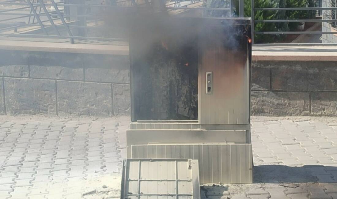 Şanlıurfa'nın Karaköprü ilçesinde Doğukent Mahallesinde bulunan bir elektrik panosu aşırı
