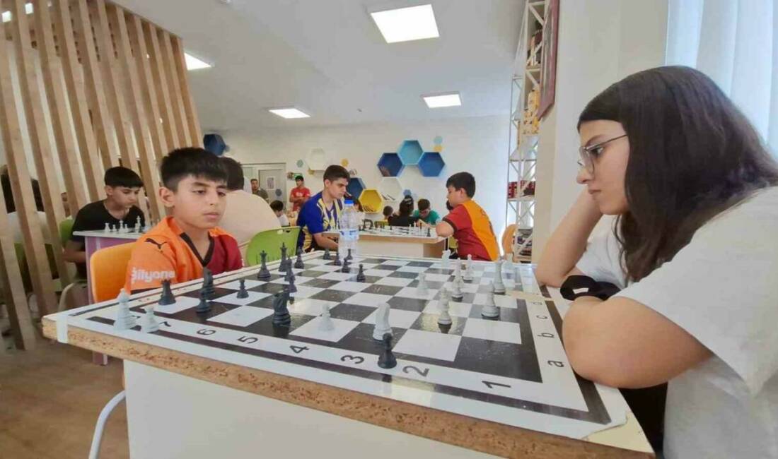 Şanlıurfa Büyükşehir Belediyesi'nin düzenlediği 2025 yaz kursları kapsamında gerçekleştirilen gençlik