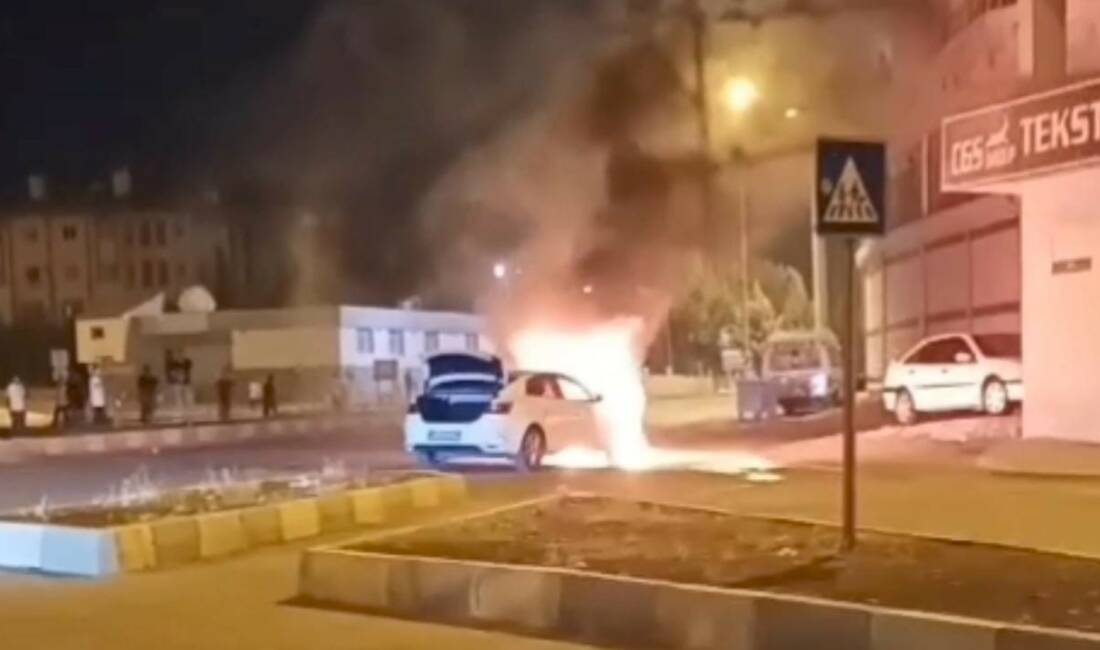 İlginç olay: 1 otomobil yandı, 3 tanesi ise kaza yaptı Ceylanpınar ilçesinde otomobil yangınıyla başlayan tartışma sonucu meydana gelen kazada