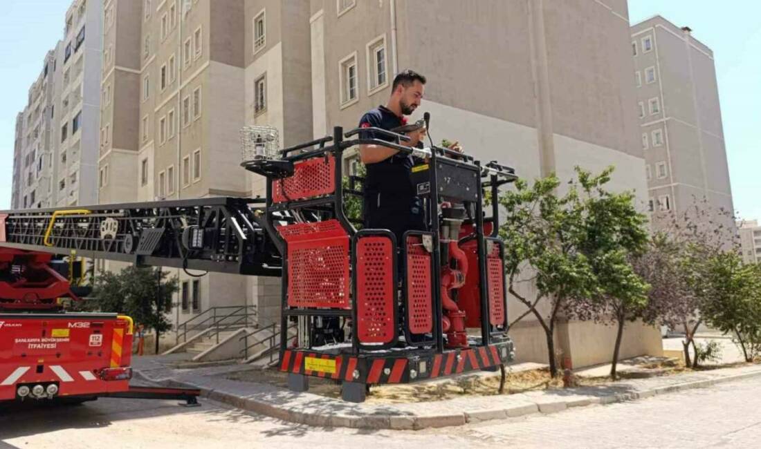 Şanlıurfa'da, Karaköprü ilçesine bağlı bir binanın en üst katında mahsur