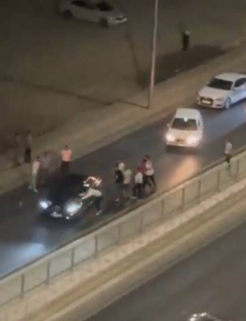 Şanlıurfa’da trafikte yaşanan olayda, hamile bir kadının bulunduğu aracın önü