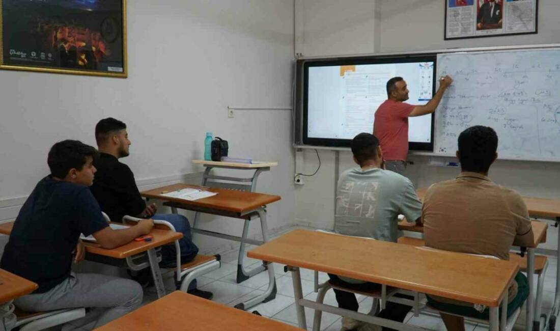 Haliliye Belediyesi, gençlere ücretsiz yaz kursu sunarak üniversite sınavına hazırlanmalarına
