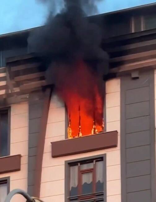 Şanlıurfa'da bir apartmanın 11. katında çıkan yangın sonucu, alevler kontrol