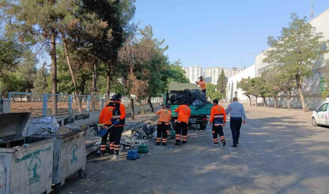 Şehitkamil Belediyesi Temizlik İşleri Müdürlüğü ekipleri, sıcak yaz günlerinde kent