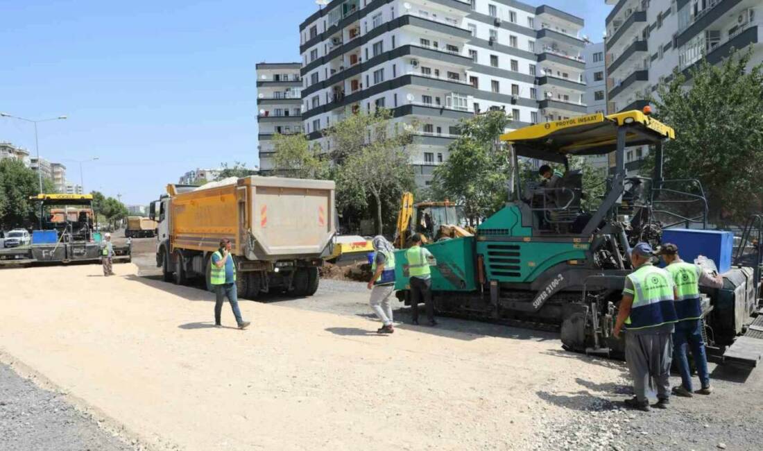Diyarbakır Büyükşehir Belediyesi, Selahaddin Eyyubi Bulvarı'nda altyapı güçlendirme çalışmaları yaparak