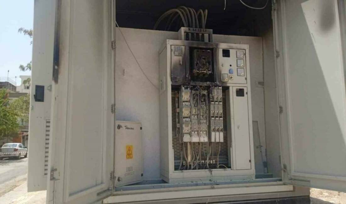 Adıyaman’da sıcak hava nedeniyle bir elektrik trafosu alev aldı. Olay