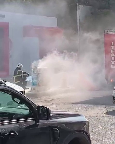 Adıyaman'da 43 derece sıcaklıkta bir trafo alev aldı. Vatandaşların ihbarı