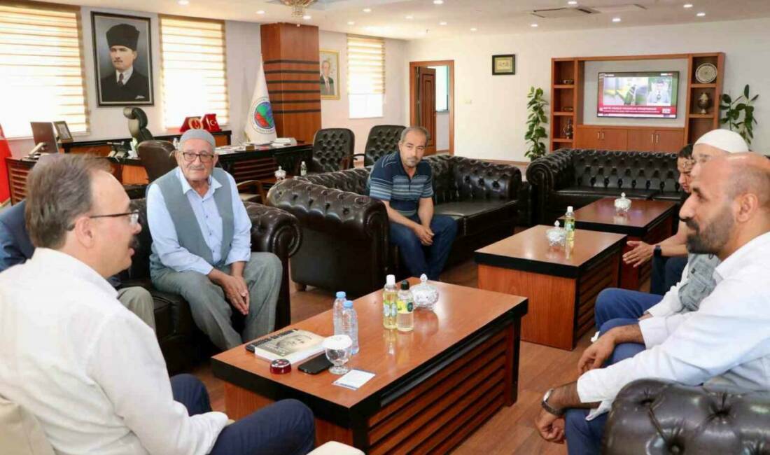 Siirt Valisi ve Belediye Başkan Vekili Dr. Kemal Kızılkaya, vatandaşlarla
